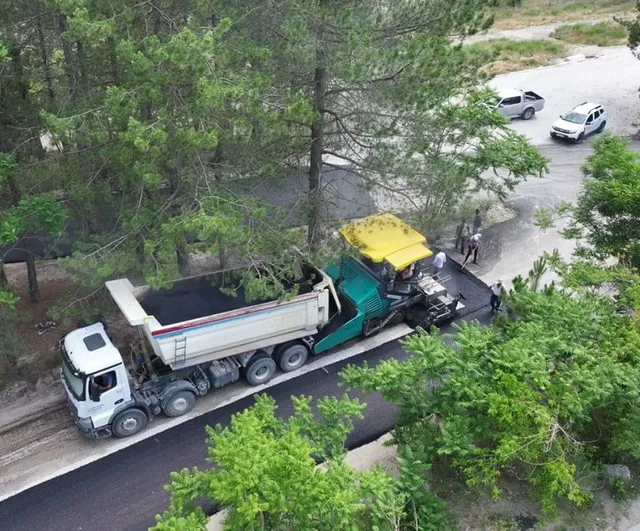 Gölcük Tabiat Parkı ile Dere Mahallesi arasındaki yol asfaltlanıyor