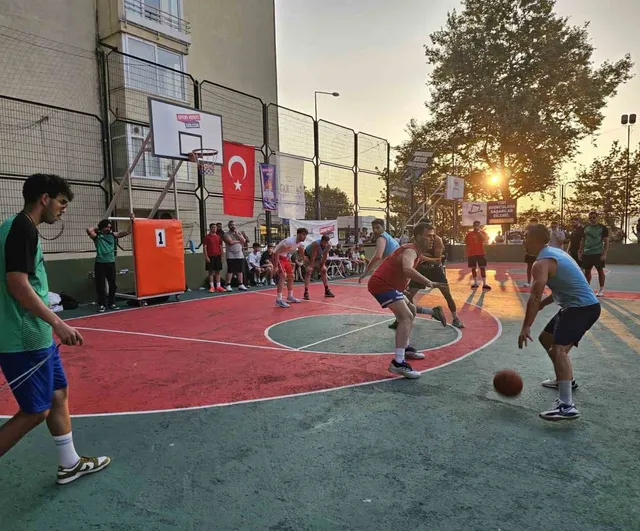 Gölcük'te sokak basketbolu turnuvası Değirmendere Sahili'nde 1-2 Ağustos'ta