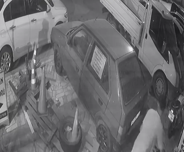 Güvenlik kamerasına yansıyan motosiklet hırsızlığı Dumlupınar Mahallesi'nde