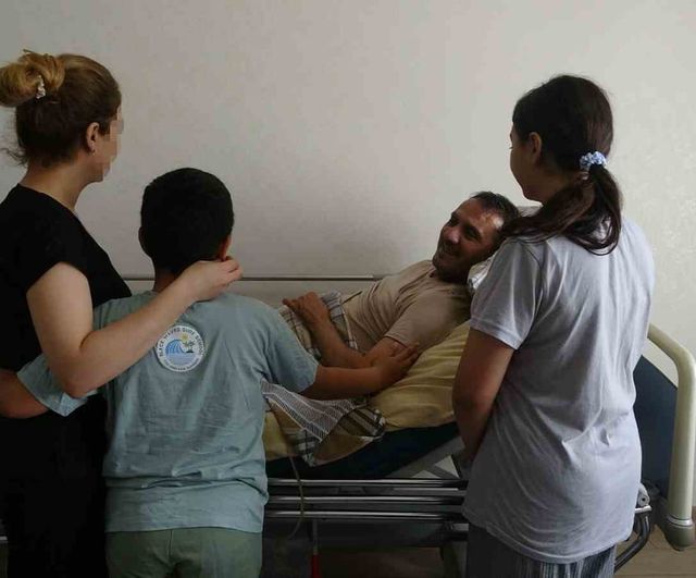 Hastaneye yürüyerek girdi, üç yıldır felçle yaşıyor: düzenli fizik tedavi talebi