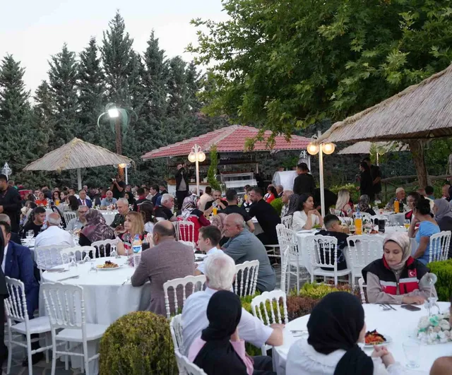 Iğdır’da 15 Temmuz etkinlikleri kapsamında şehit aileleri ve gaziler onuruna yemek düzenlendi