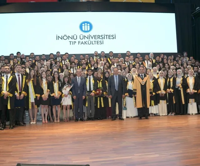 İnönü Üniversitesi tıp fakültesinde 2025-2026 mezuniyet töreni