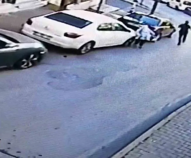 İstanbul'da yürürken ensesinden vurulan kadın, saldırı güvenlik kamerasında