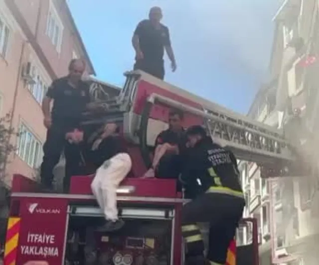 İtfaiyenin müdahalesiyle engelli çocuk yangından kurtarıldı