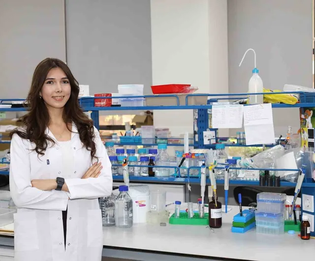 İzmir Ekonomi mezunu Elif Turan Manchester Üniversitesi'nde doktora bursu kazandı
