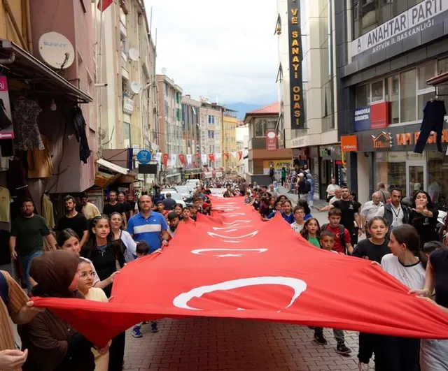 Kafkasör festivali boğalı kortej yürüyüşüyle başladı