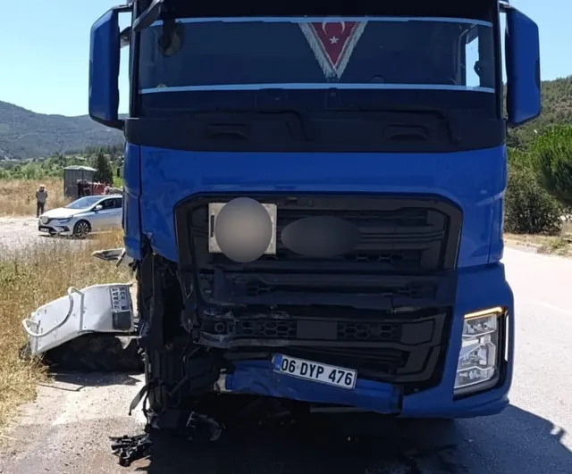 Karabük’te tır ile traktör çarpıştı: 1 ağır yaralı