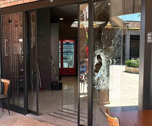 Karaman’da camı kırarak DMD hastası çocuğun yardım kumbarasındaki paraları çalan şüphelinin görüntüleri