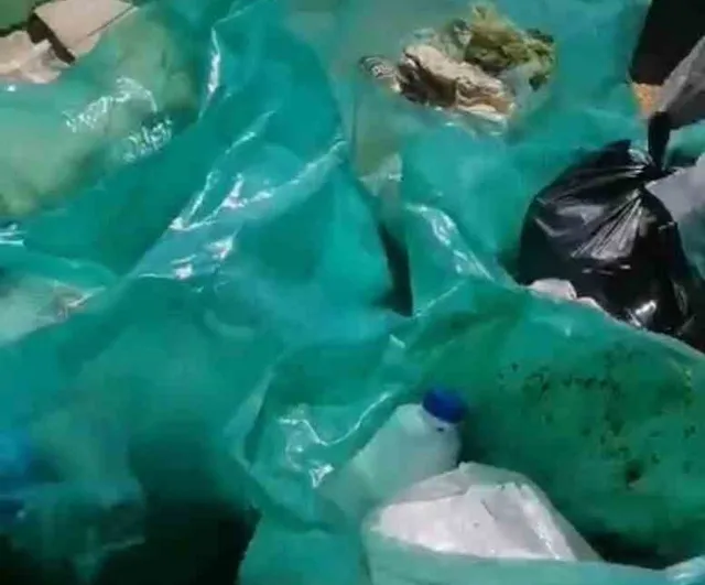 Karamanlı Gölü'nde yol kenarındaki çöpleri toplayan amatör balıkçı araç dolusu atık topladı