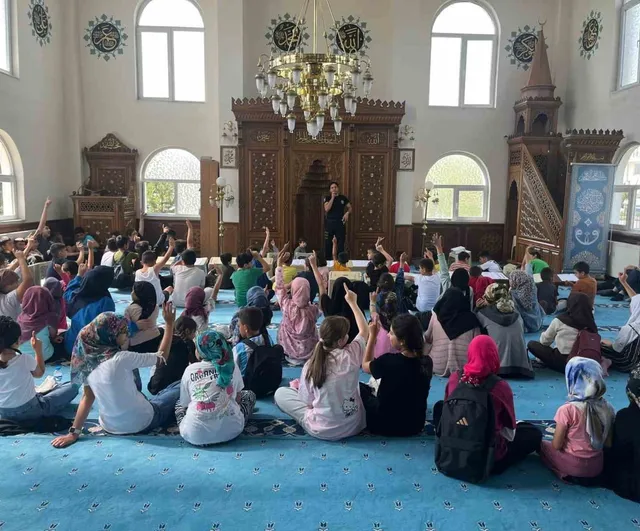 Kars'ta miniklere trafik kültürü interaktif yöntemlerle öğretildi