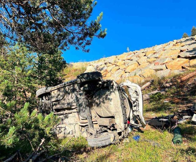 Kastamonu'da Kayıkçı yol ayrımında otomobil şarampole yuvarlandı: 5 yaralı