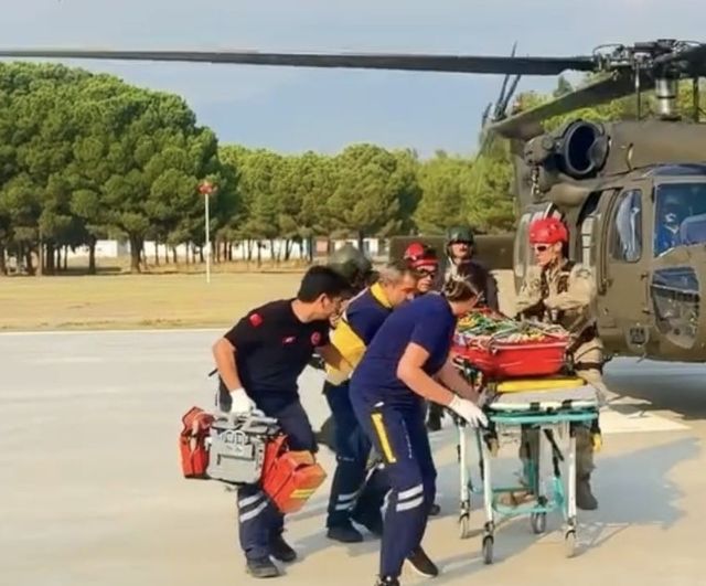 Kayalıklardan düşen doğa yürüyüşçüsü askeri helikopterle kurtarıldı
