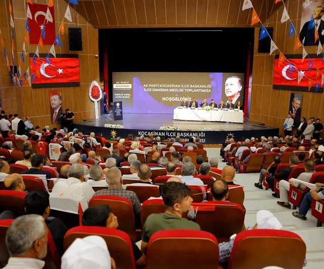 Kayseri'de AK Parti ilçe danışma meclislerinde birlik ve dayanışma öne çıktı