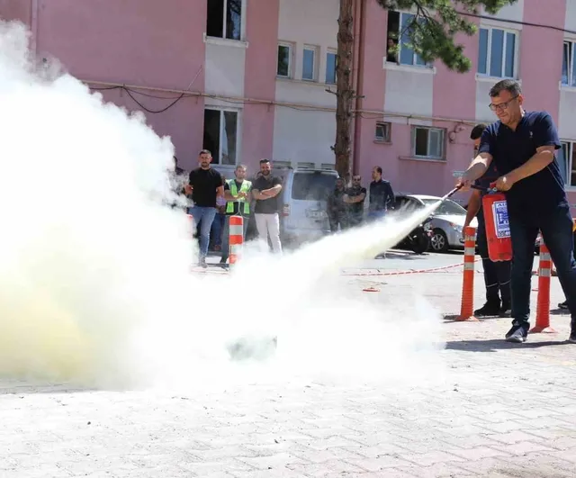 Kayseri ek hizmet binasında gerçeğe yakın deprem ve yangın tatbikatı