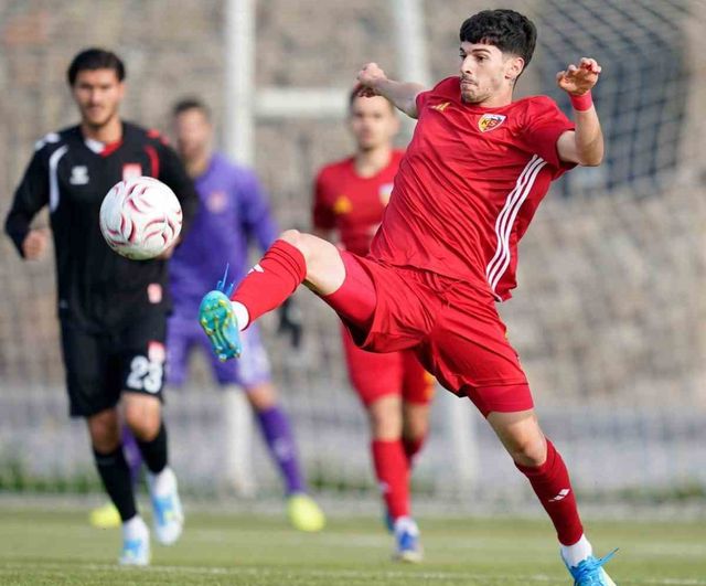 Kayserispor hazırlık maçında tek golle Sivasspor'a boyun eğdi