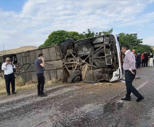 Kırıkkale’de yolcu otobüsü devrildi: 3’ü ağır 41 yaralı