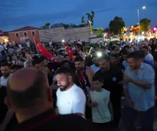 Kırkpınar başpehlivanı Erkan Taş, Edirne'de hamam geleneğini sürdürdü