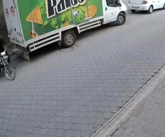 Kızıltepe'de zincir kırılarak çalınan motosiklet kameralara takıldı