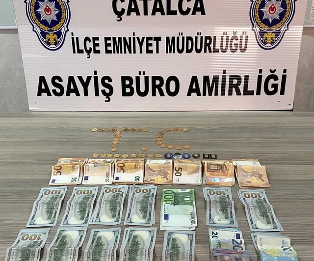 Komiser kılığıyla kandırdı, mezarlıkta çantayla suçüstü yakalandı