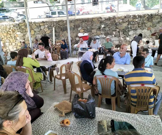 Köyceğiz’de Muharrem ayı bereketi Yayla Mahallesi’nde paylaşıldı