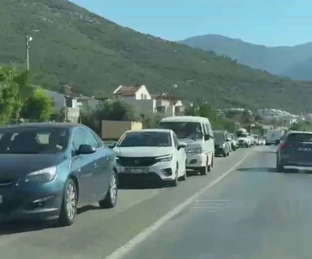 Kuşadası’nda milli park dönüşü karayolunda yoğunluk