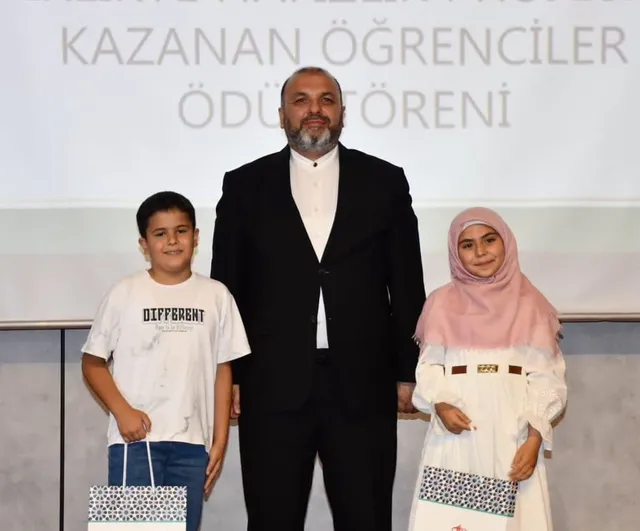 Kütahya’da örgün eğitim ile birlikte hafızlık projesi kazanan öğrenciler ödüllendirildi