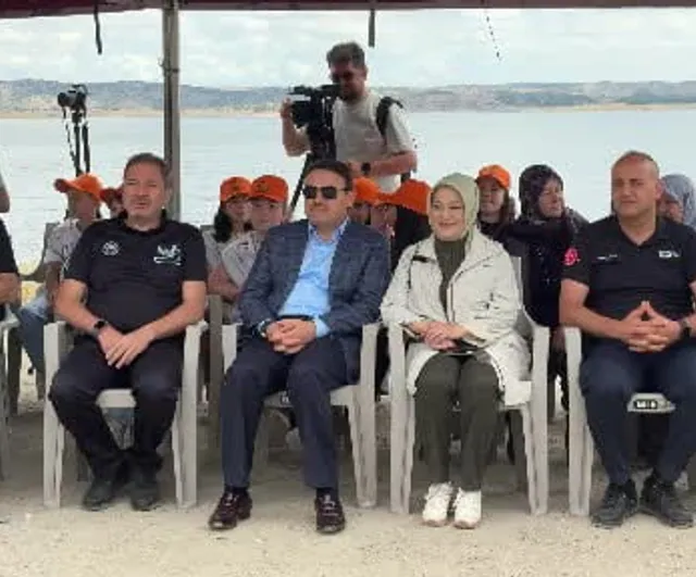 Kütahya'da Porsuk göletine can suyu: 107 bin 500 yavru bırakıldı