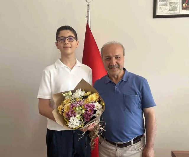 LGS'de tüm soruları doğru cevaplayarak Türkiye birincisi olan Bertuğ Yelmenoğlu