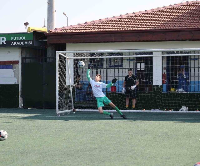 Merkezefendi’de geleceğin kalecileri yetişiyor