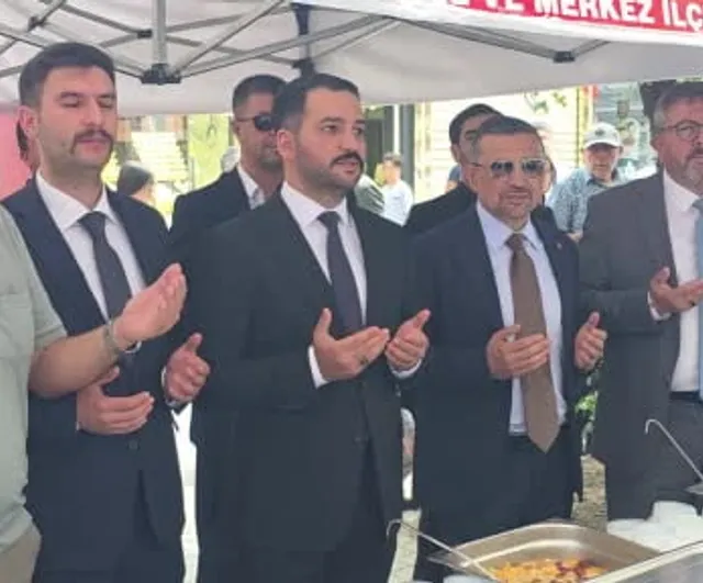 MHP Kütahya İl Başkanlığı'ndan vatandaşlara aşure ikramı