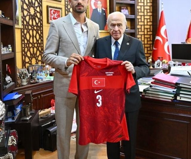 MHP lideri Bahçeli, milli futbolcu Merih Demiral'ı kabul etti