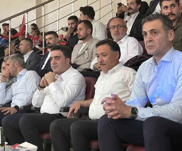 Minikler ve yıldızlar mas güreşi Türkiye şampiyonası Kayseri'de başladı
