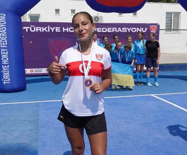 Muğlalı hokey milli oyuncu Avrupa üçüncüsü oldu