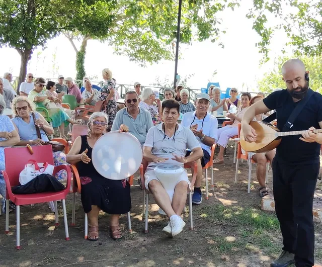 Muratpaşa’da yaşlılar türkülerle buluşuyor