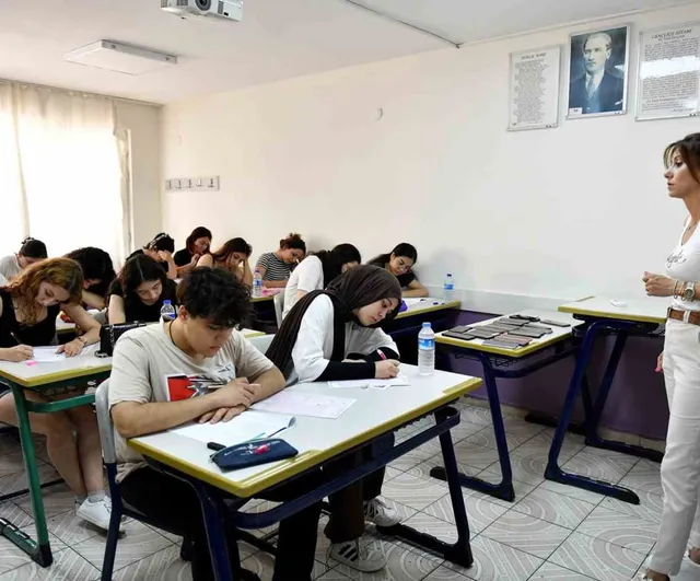 Muratpaşa merkezinden YKS'de yüzde 96 başarı, birçok öğrenci dört yıllık programa hak kazandı