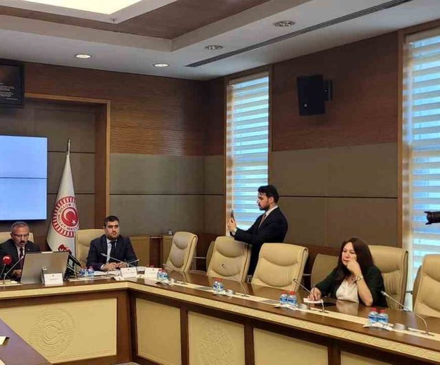 Okullarda akıllı telefon tartışması yükseliyor: öğrenciler tuşlu telefon öneriyor