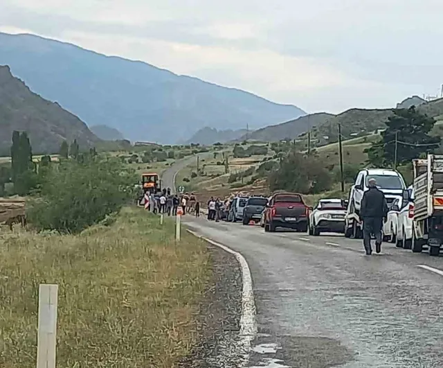 Oltu'da sağanak sele yol açtı