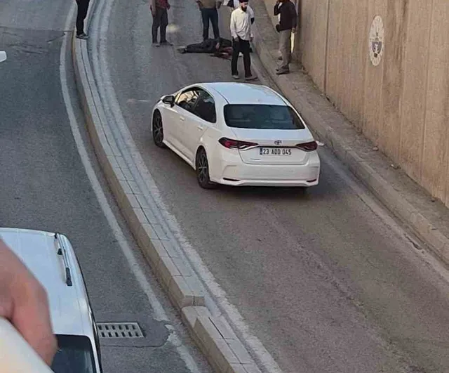 Ordu Evi katlı kavşağından düşen vatandaş hastaneye kaldırıldı