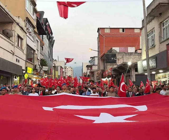 Osmaniye'de 15 Temmuz anma yürüyüşü ve demokrasi nöbeti
