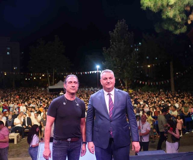 Osmaniye'de Kıraç konseri Düziçi'nde binlerce kişiyi buluşturdu