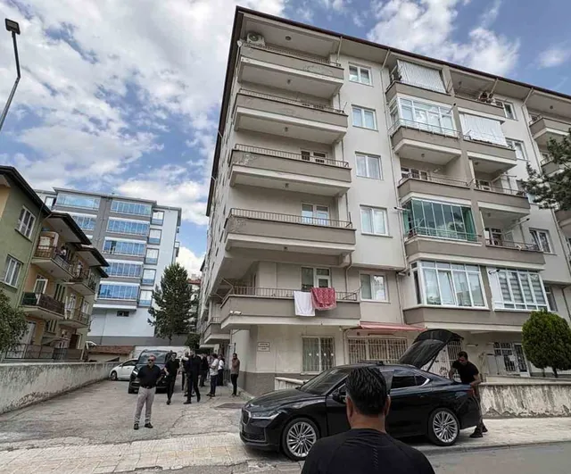 Özgür Özel’den eski milletvekili Köse’ye başsağlığı ziyareti
