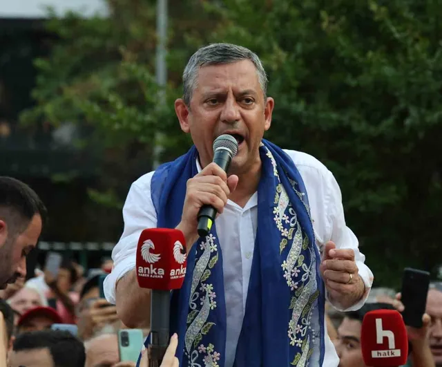 Özgür Özel’den yeni parti sinyali: 'sizi hiç üzmeden yeni bir yol açacağız'