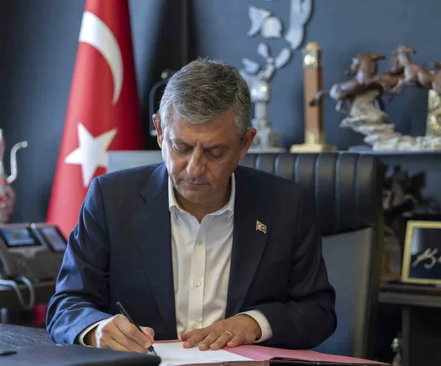 Özgür Özel Yeni Parti kurucular kuruluna katıldı, CHP'den istifa etti