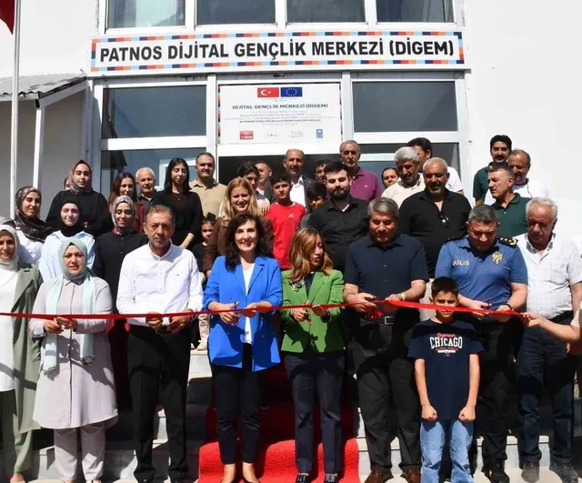 Patnos'ta gençlerin teknoloji merkezi hizmete girdi