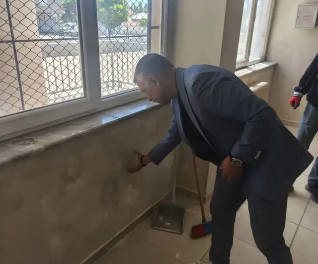 Patnos'ta yaz tatilinde okullarda tadilat çalışması başladı