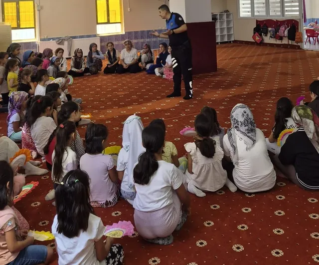 polisten çocuklara güvenlik ve bilinçlendirme semineri