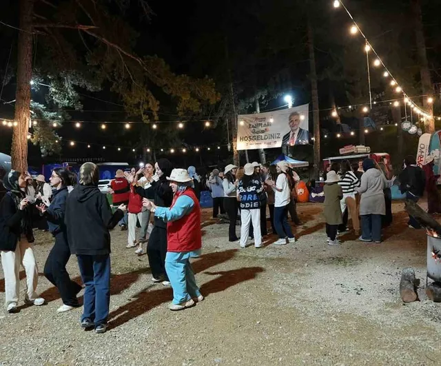 Pusula Maraş kampında gençler teleskoplarla gökyüzünü inceledi