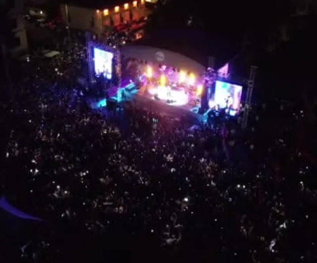 Resul Dindar Ünye'de on binlerle türkülere doyurdu
