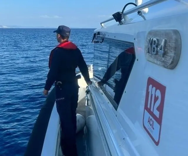 Sahil güvenlik Kuşadası ve Didim açıklarında dört kişiyi kurtardı