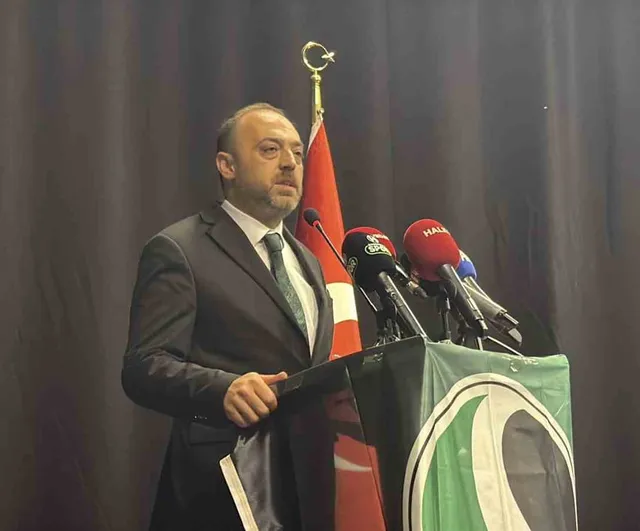 Sakaryaspor'da Enes Zengin yeniden başkan seçildi